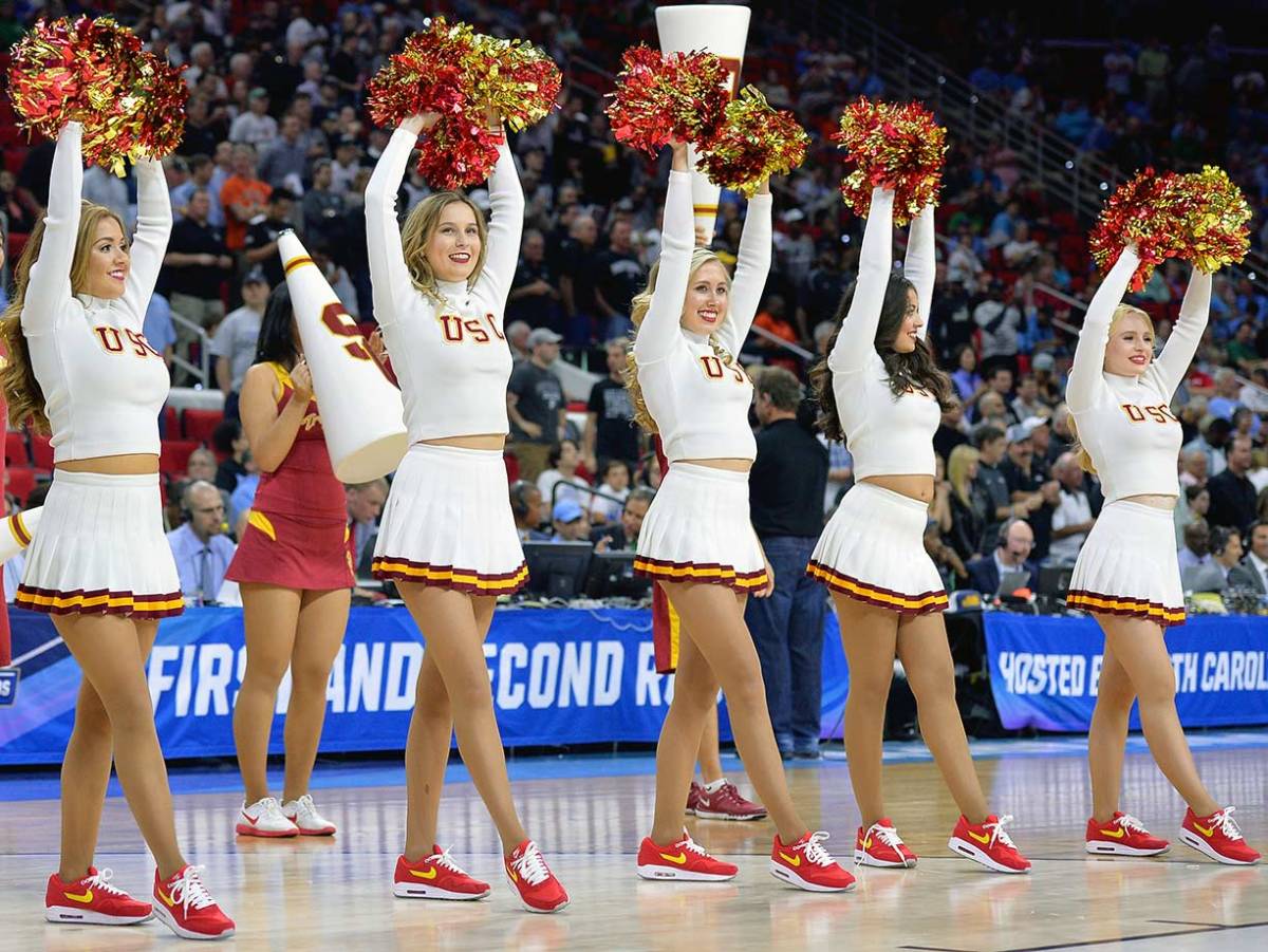 USC-cheerleaders-516249430.jpg
