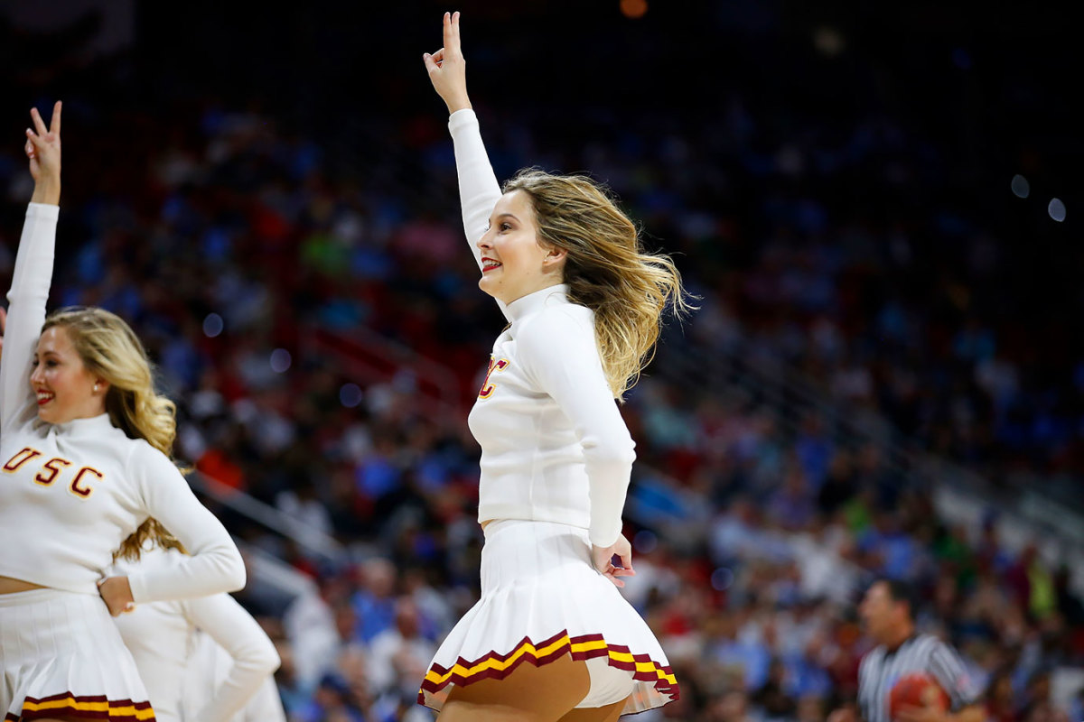 USC-cheerleaders-SI248_TK1_00680.jpg