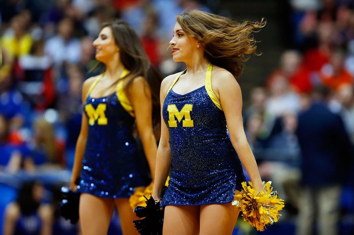Michigan-cheerleaders-516050464.jpg
