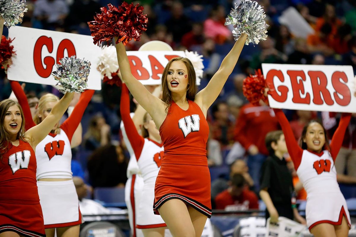 Wisconsin-cheerleaders-75bdba604d8347af820f2b90ad0d394b-0.jpg