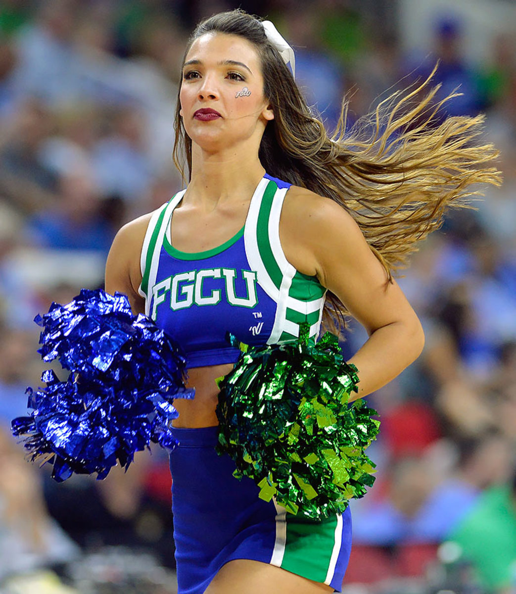 Florida-Gulf-Coast-cheerleader-516247688.jpg