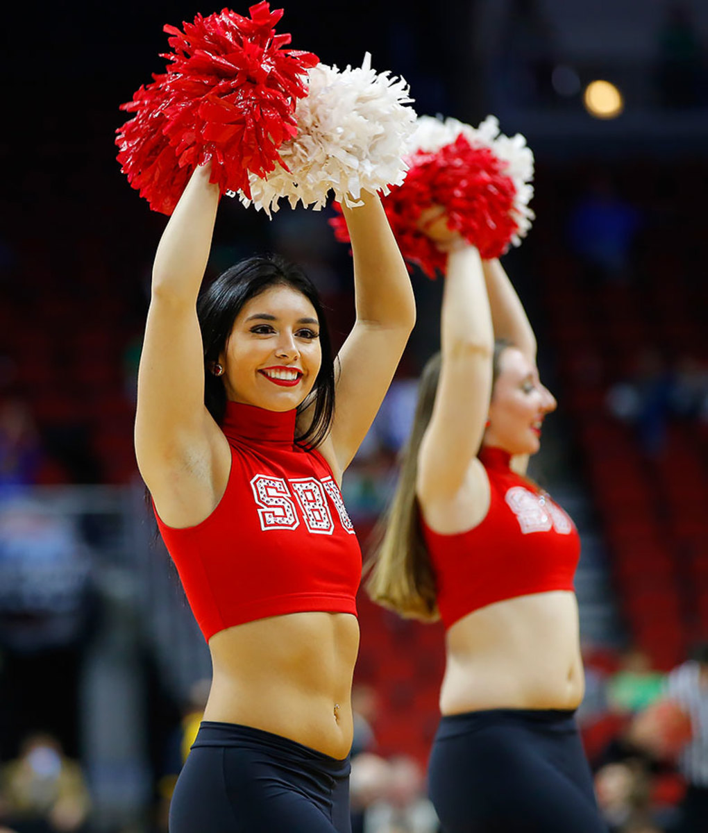 Stony-Brook-cheerleaders-516278320.jpg