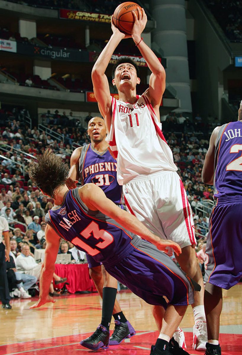 2005-0105-Yao-Ming-Steve-Nash-001315296.jpg