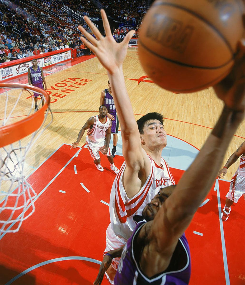 2004-0204-Yao-Ming-Joe-Smith-001160122.jpg