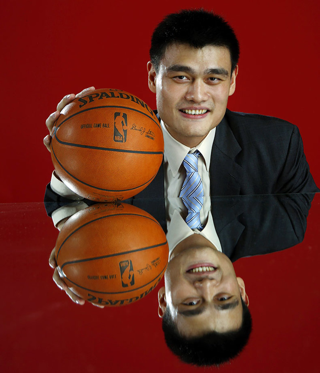 Houston Rockets Yao Ming, 2003 Nba Midseason Report Sports Illustrated  Cover by Sports Illustrated
