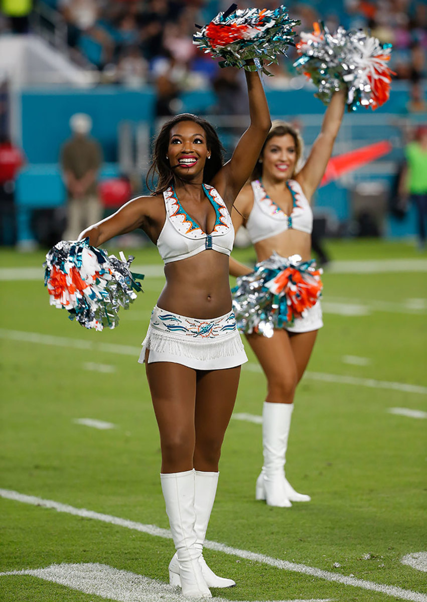 Miami-Dolphins-cheerleaders-AP_478411934148.jpg