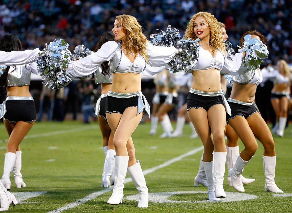 Oakland-Raiders-Raiderettes-cheerleaders-AP_316035755201.jpg