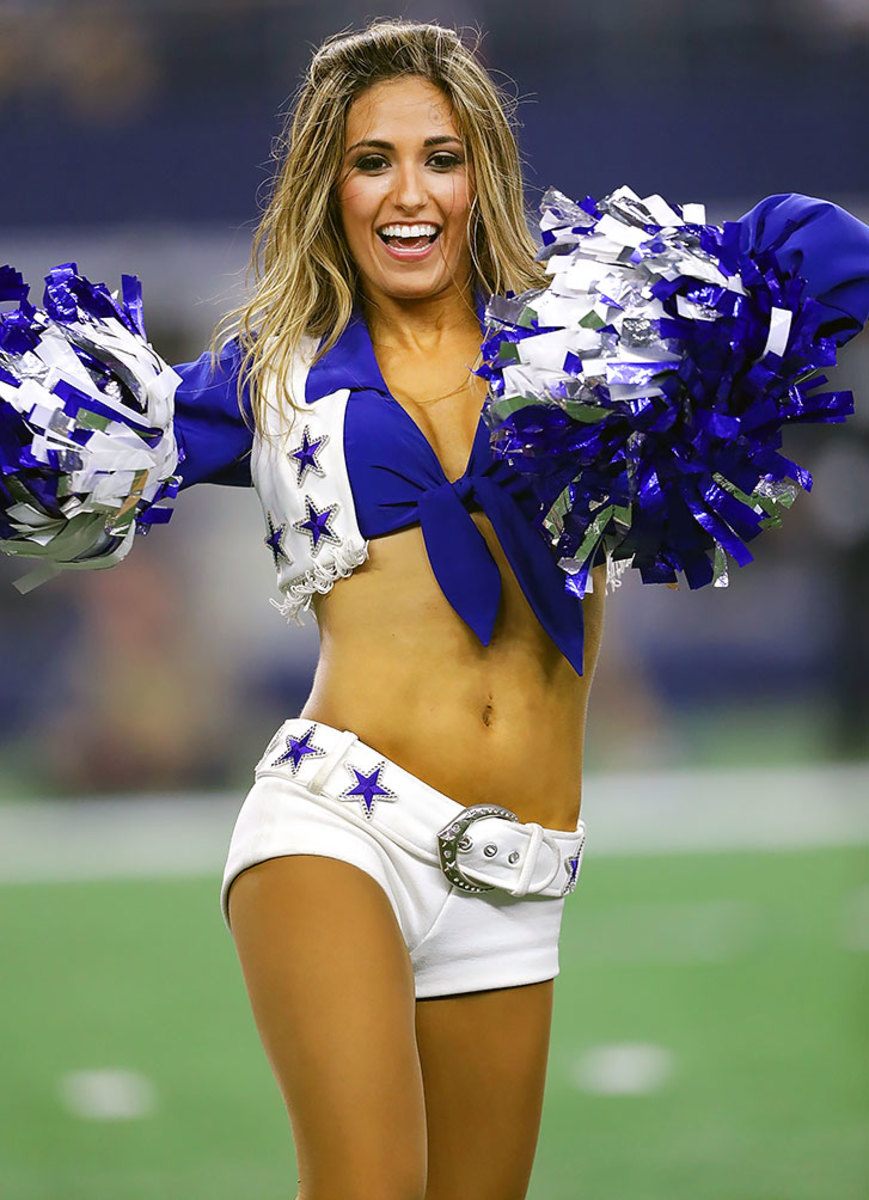 Dallas-Cowboys-cheerleaders-598583116.jpg