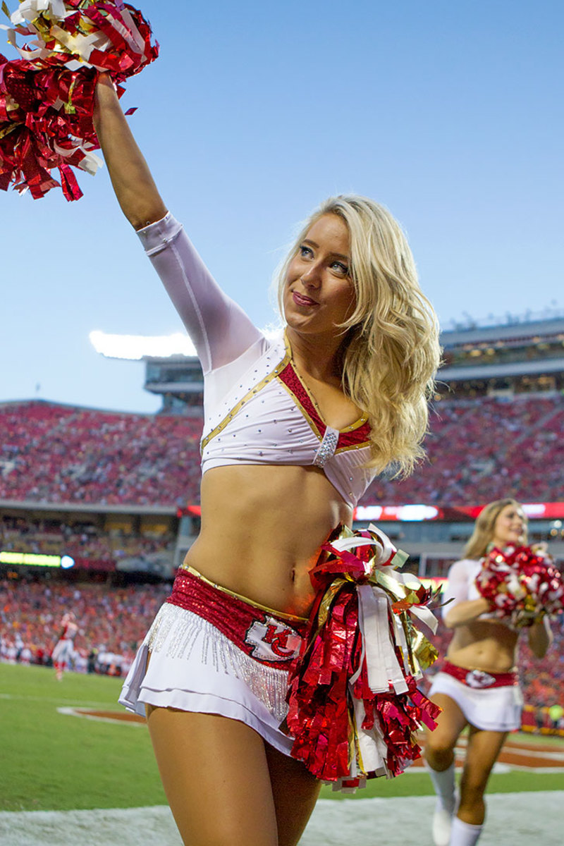 Kansas-City-Chiefs-cheerleaders-CBG1609010180_Packers_v_Chiefs.jpg