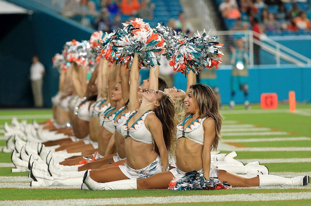 Miami-Dolphins-cheerleaders-598577870.jpg