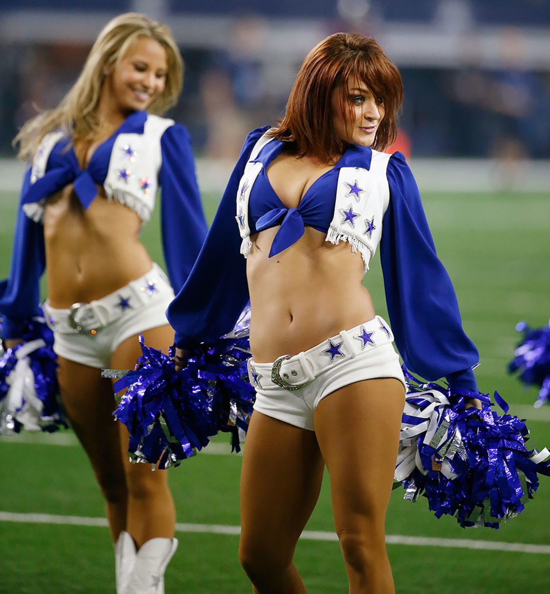 Dallas-Cowboys-cheerleaders-AP_57732545536.jpg