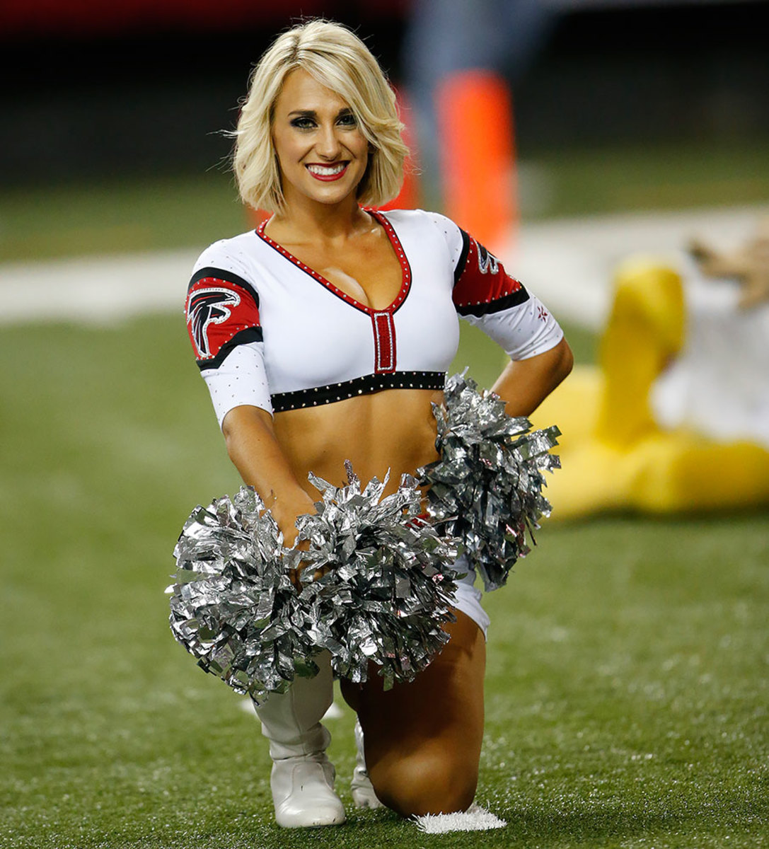 Atlanta-Falcons-cheerleaders-AP_418171894852.jpg