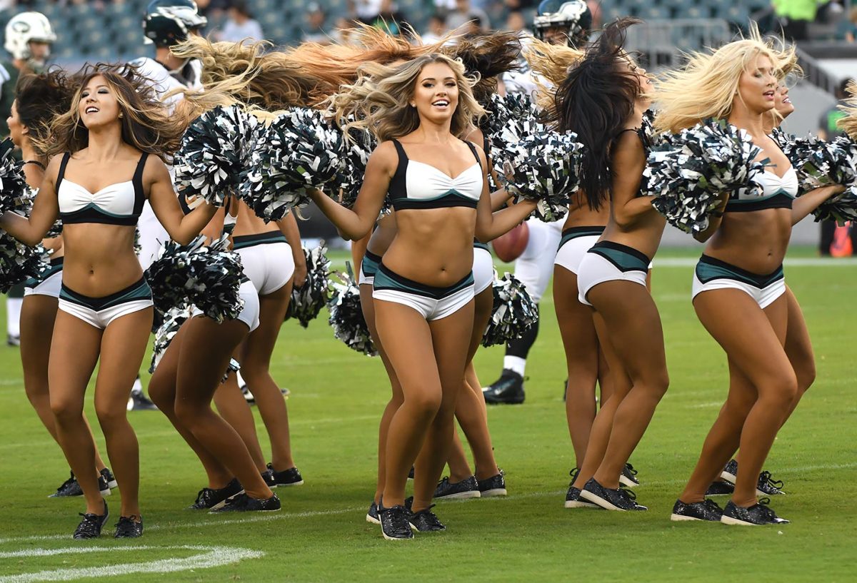 Philadelphia-Eagles-cheerleaders-DHW16090147Jets_at_Eagles.jpg