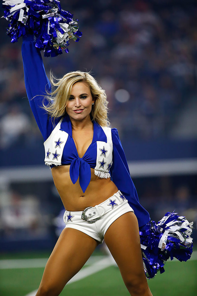 Dallas-Cowboys-cheerleaders-AP_320438545289.jpg