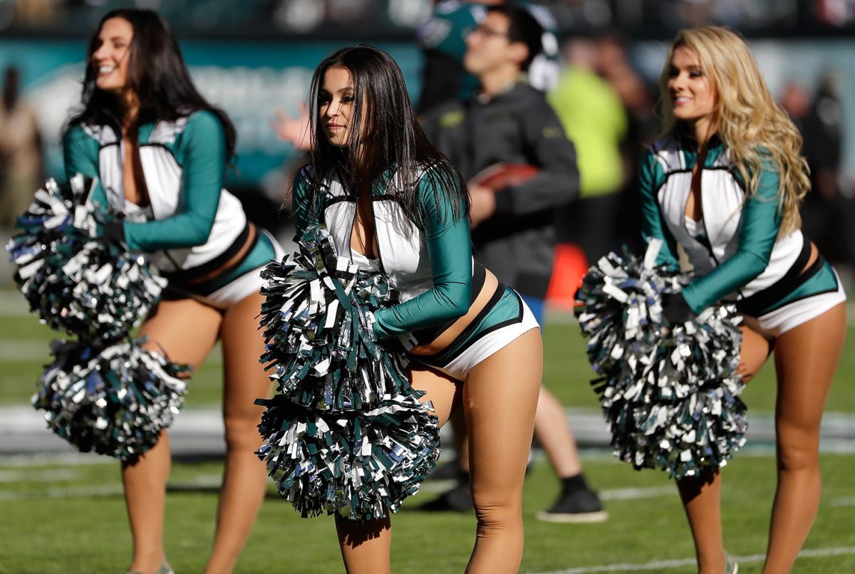 Philadelphia-Eagles-cheerleaders-AP_16318643546319.jpg