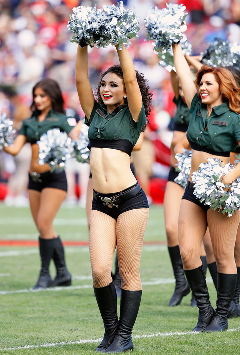 Tampa-Bay-Buccaneers-cheerleaders-623034398.jpg