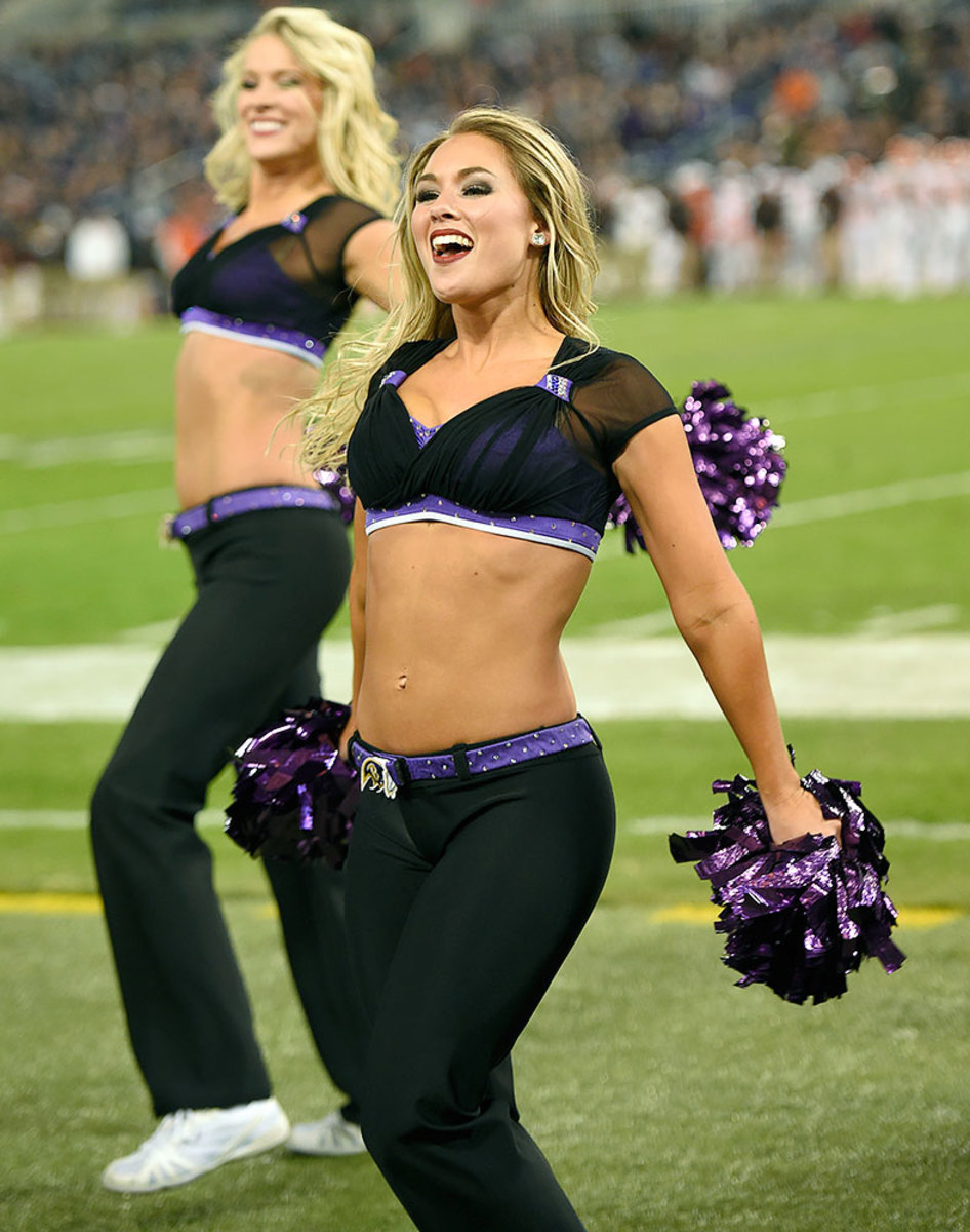 Baltimore-Ravens-cheerleaders-AP_228848523439.jpg