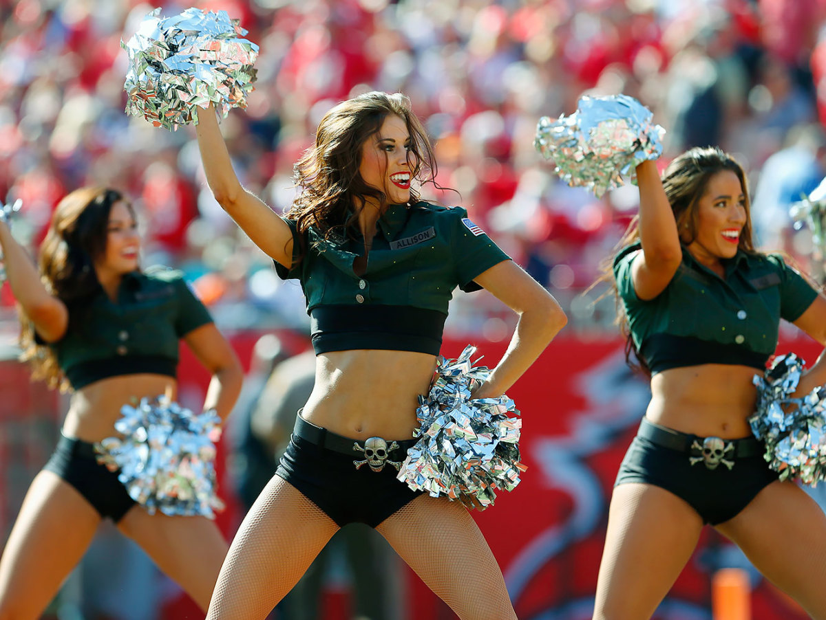Tampa-Bay-Buccaneers-cheerleaders-GettyImages-623047456_master.jpg