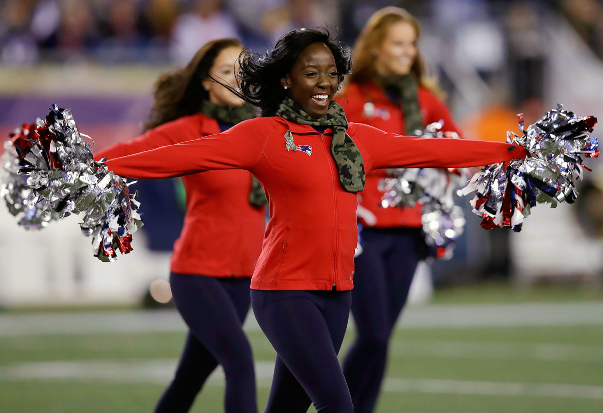 New-England-Patriots-cheerleaders-AP_16319192912942.jpg