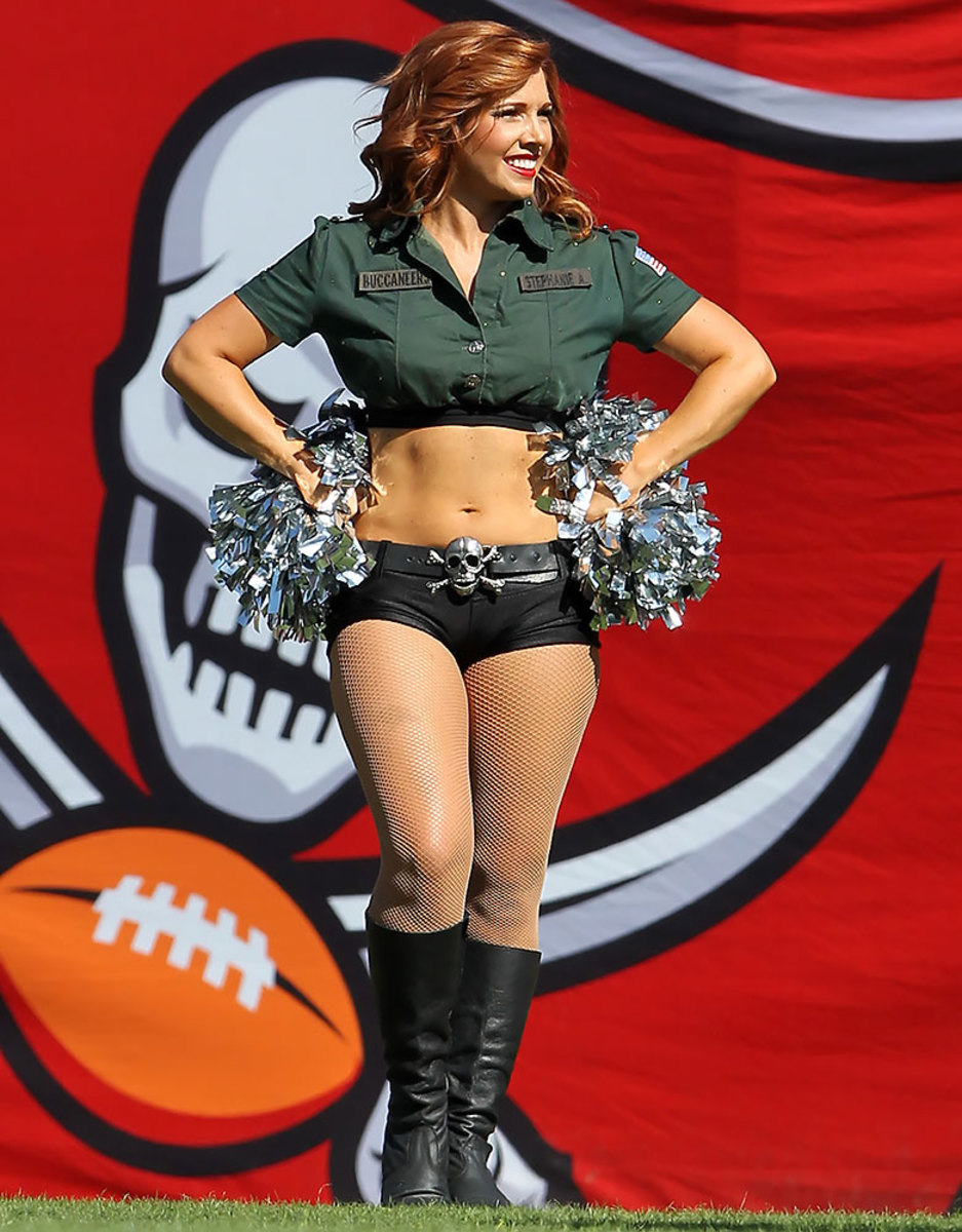 Tampa-Bay-Buccaneers-cheerleaders-GettyImages-623166086_master.jpg