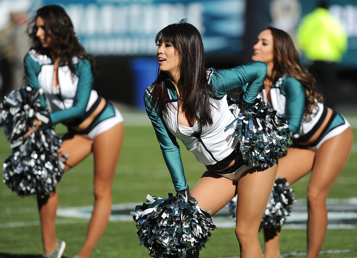 Philadelphia-Eagles-cheerleaders-GettyImages-623167516_master.jpg