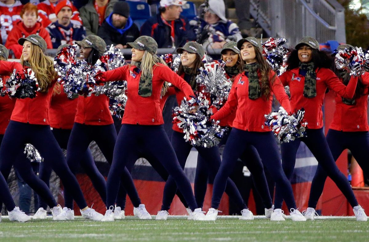 New-England-Patriots-cheerleaders-AP_16319124140061.jpg