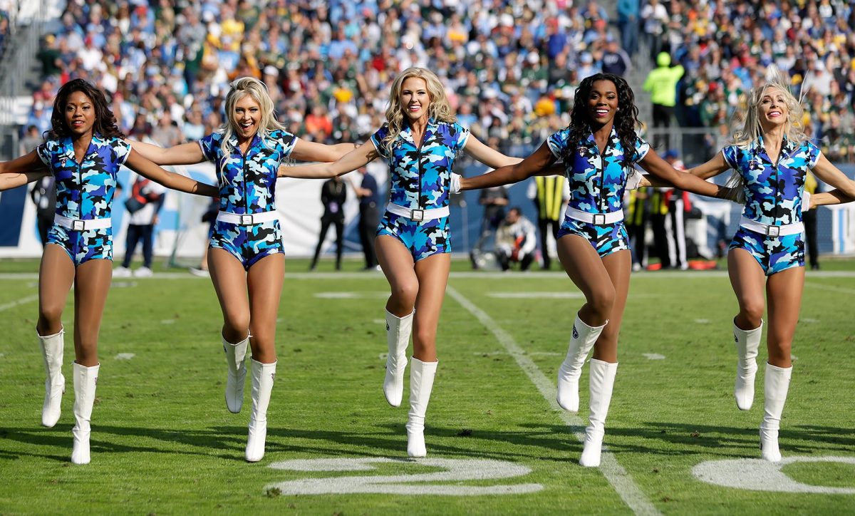 Tennessee-Titans-cheerleaders-AP_16318748764830.jpg