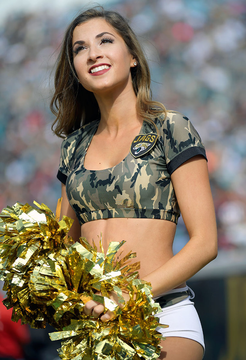Jacksonville-Jaguars-ROAR-cheerleaders-AP_16318809418861.jpg