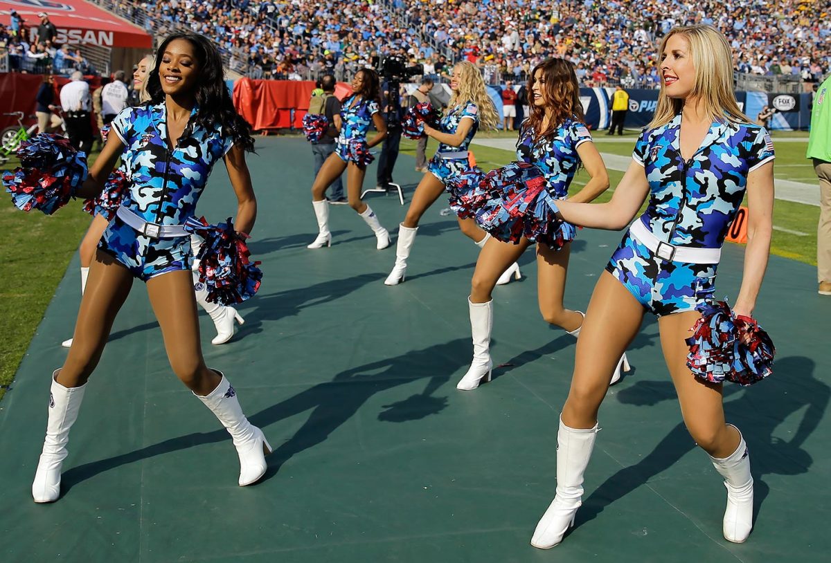 Tennessee-Titans-cheerleaders-AP_16319196499813.jpg