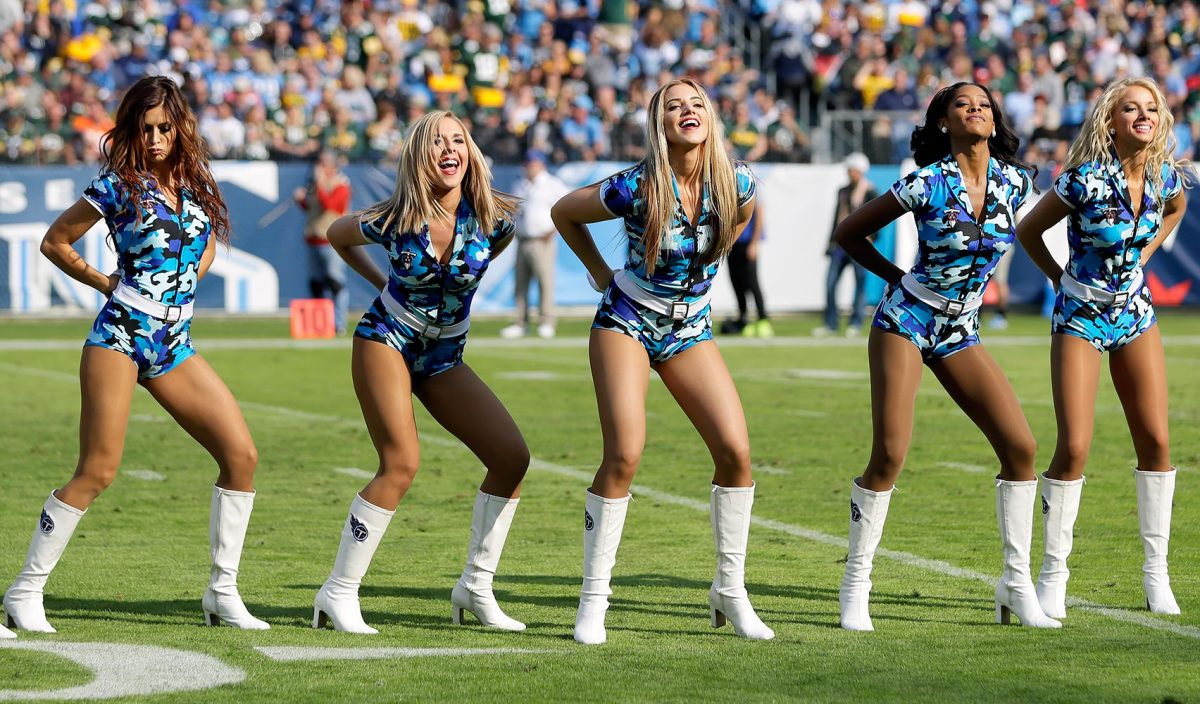 Tennessee-Titans-cheerleaders-AP_16318748331158.jpg