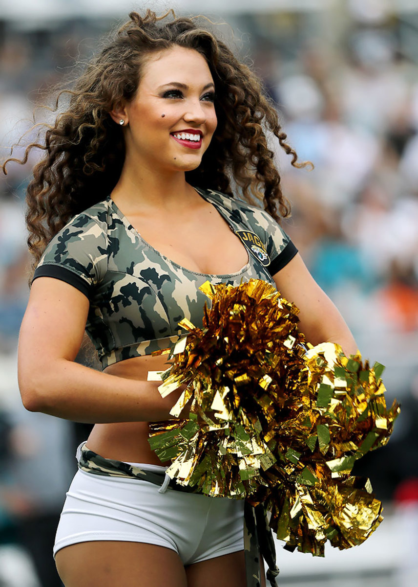 Jacksonville-Jaguars-ROAR-cheerleaders-623036350.jpg