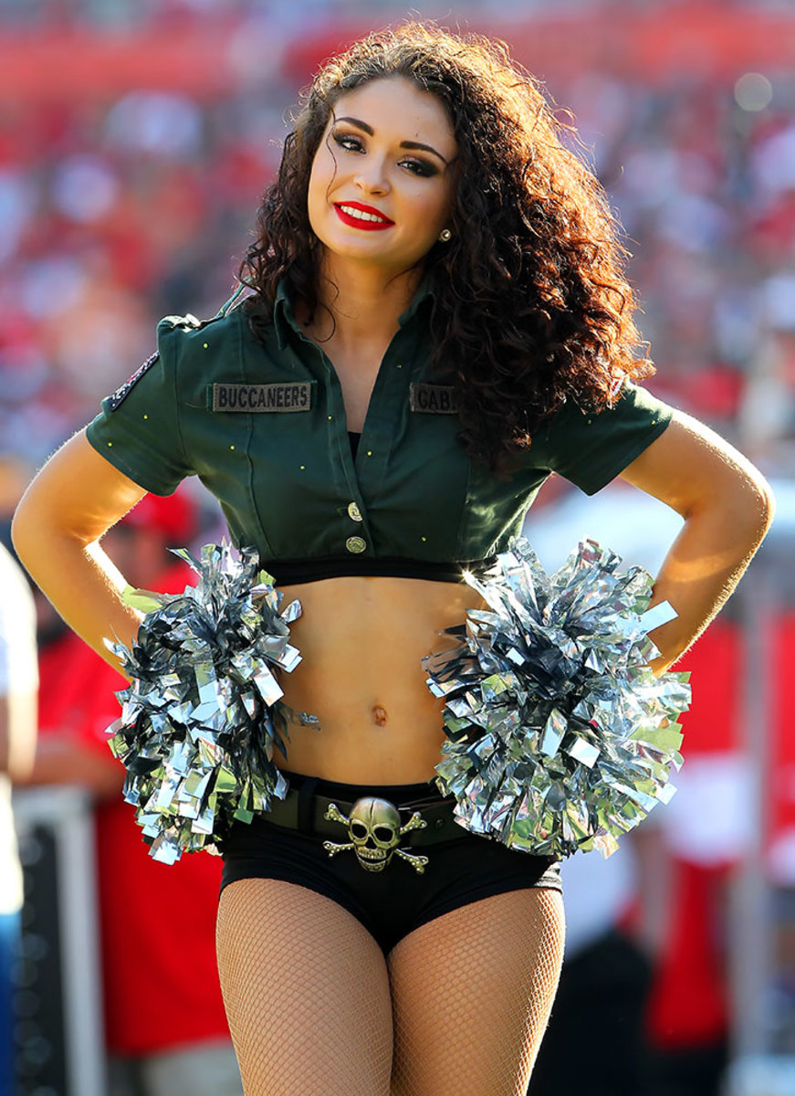 Tampa-Bay-Buccaneers-cheerleaders-GettyImages-623073640_master.jpg