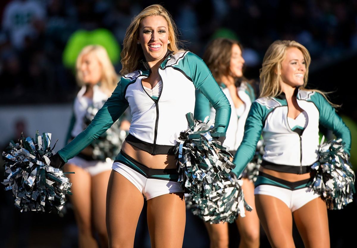 Philadelphia-Eagles-cheerleaders-GettyImages-623045496_master.jpg