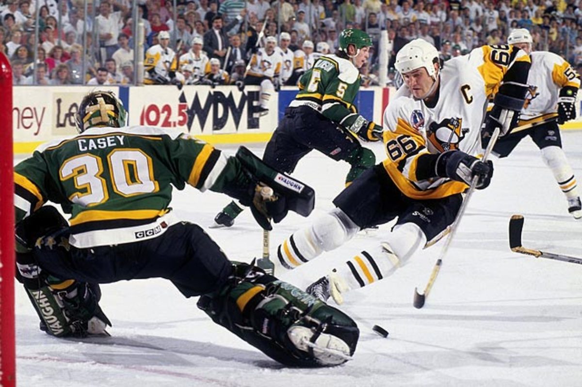 Mario Lemieux, center