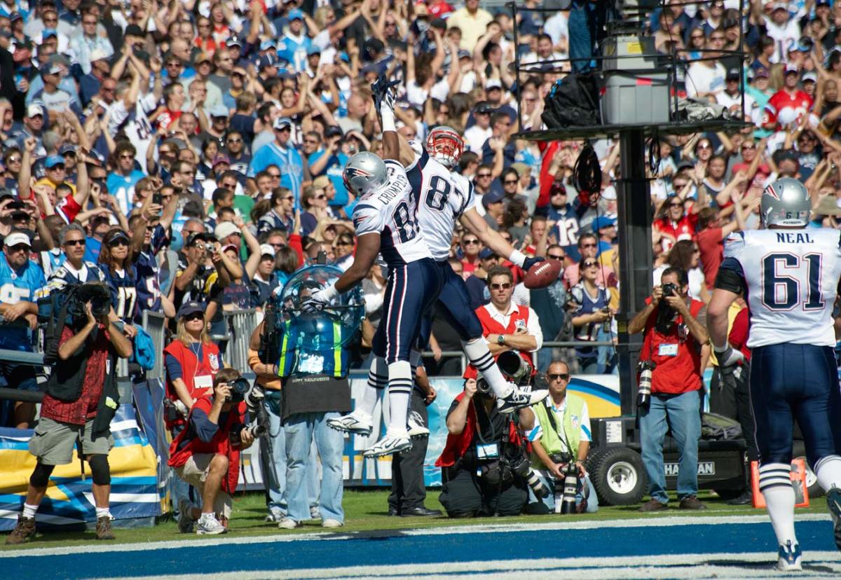 2010-1024-Rob-Gronkowski-Alge-Crumpler-opsq-134834.jpg