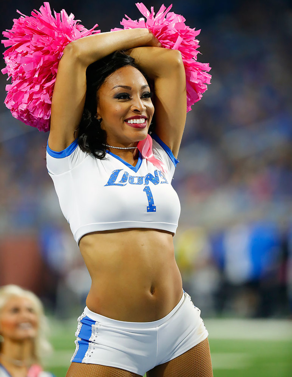 Detroit-Lions-cheerleaders-AP_620163657900.jpg