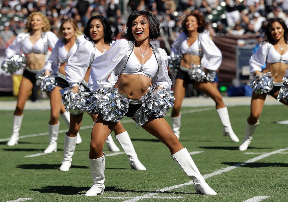 Oakland-Raiders-Raiderettes-cheerleaders-AP_316242395947.jpg