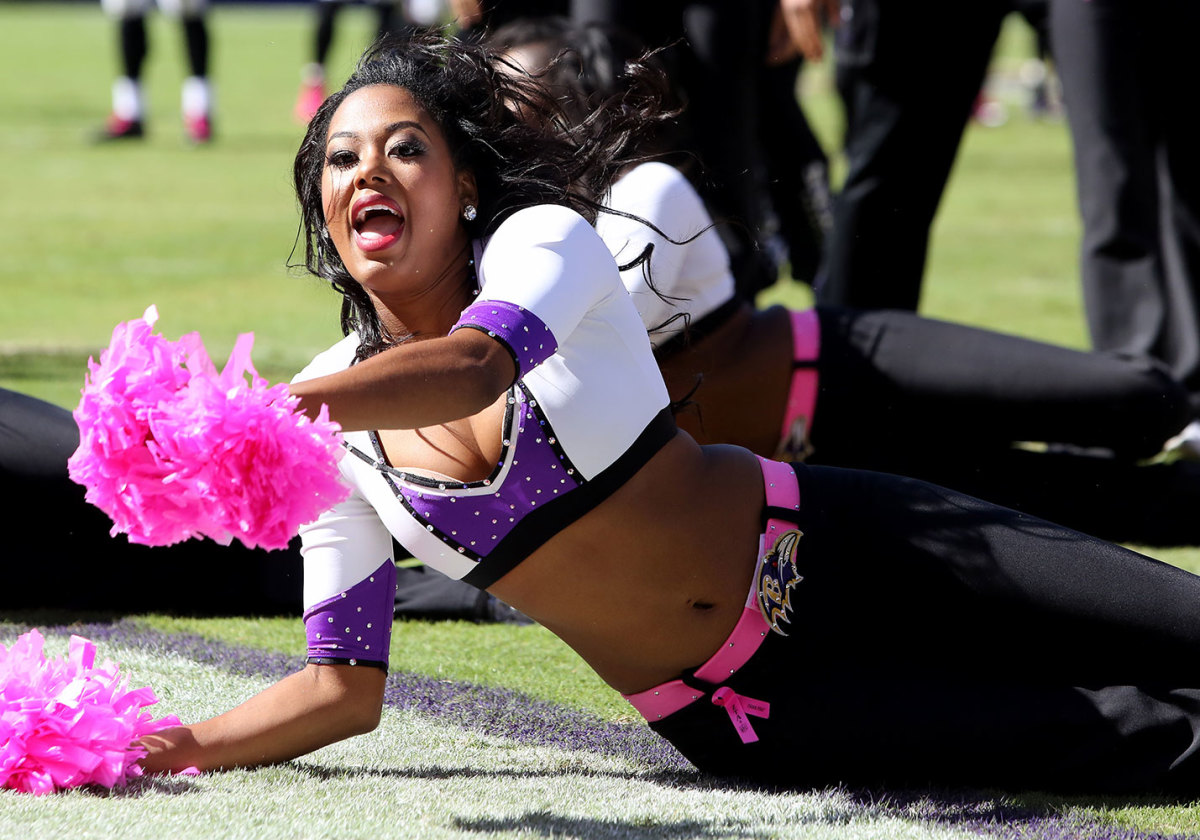 Baltimore-Ravens-cheerleaders-DAW16100929Redskins_at_Ravens.jpg