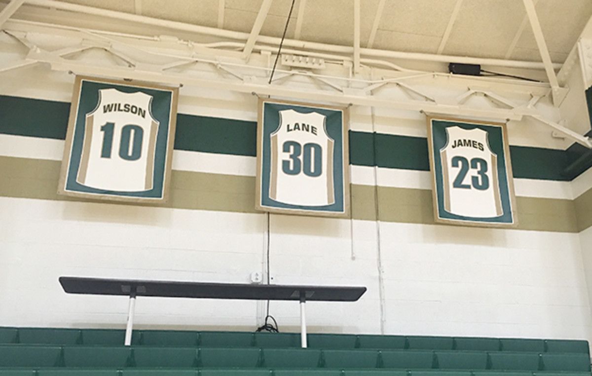 nba-finals-cavs-warriors-lebron-james-high-school-number-retired.jpg