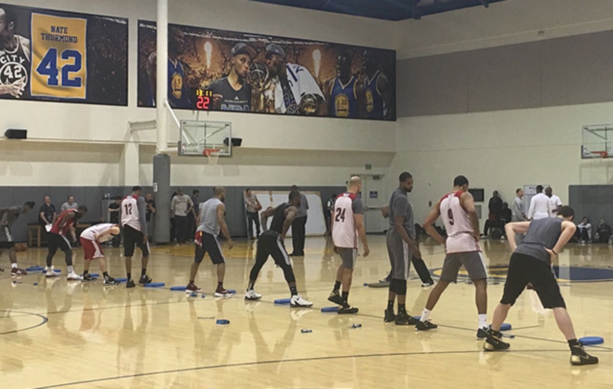 nba-finals-cavs-warriors-practice.jpg
