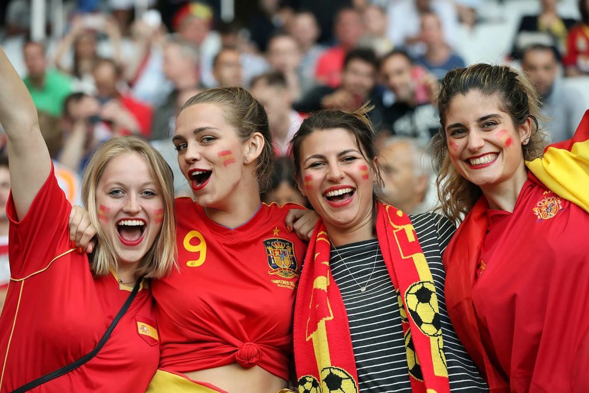 Spain-female-fans-GettyImages-540928126_master.jpg