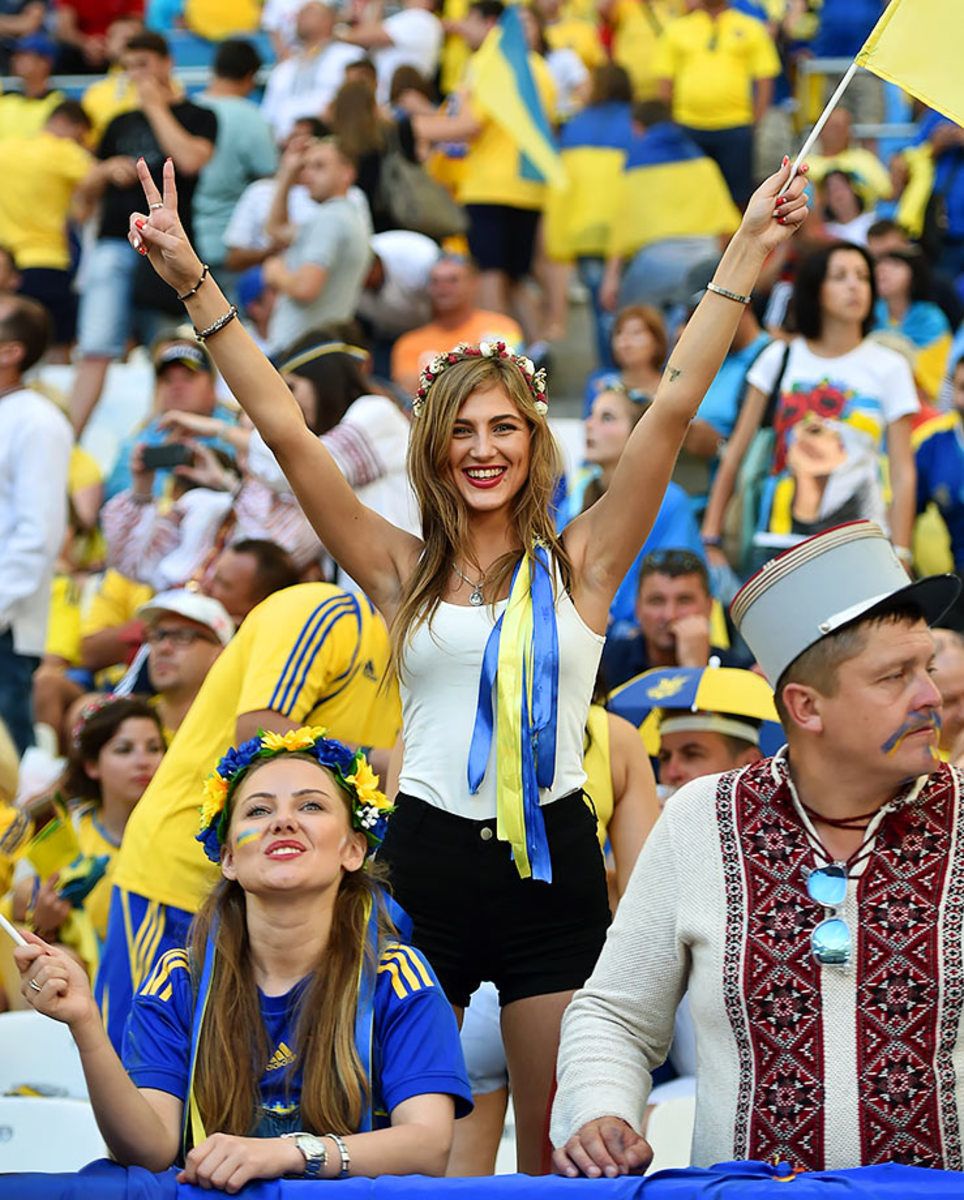 Ukraine-female-fan-GettyImages-541946730_master.jpg
