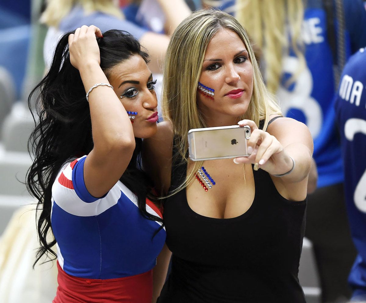 France-female-fans-GettyImages-539257702_master.jpg