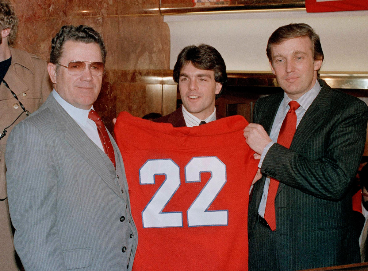 Walt Michaels, Doug Flutie and Donald Trump at Flutie’s unveiling with the Generals, February 1985.