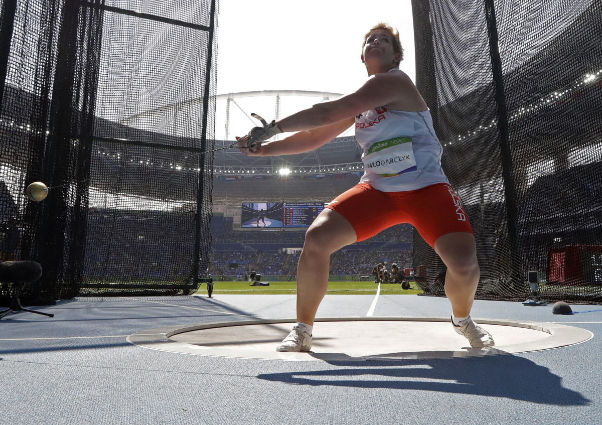 Wlodarczyk breaks hammer world record using friend's glove Sports