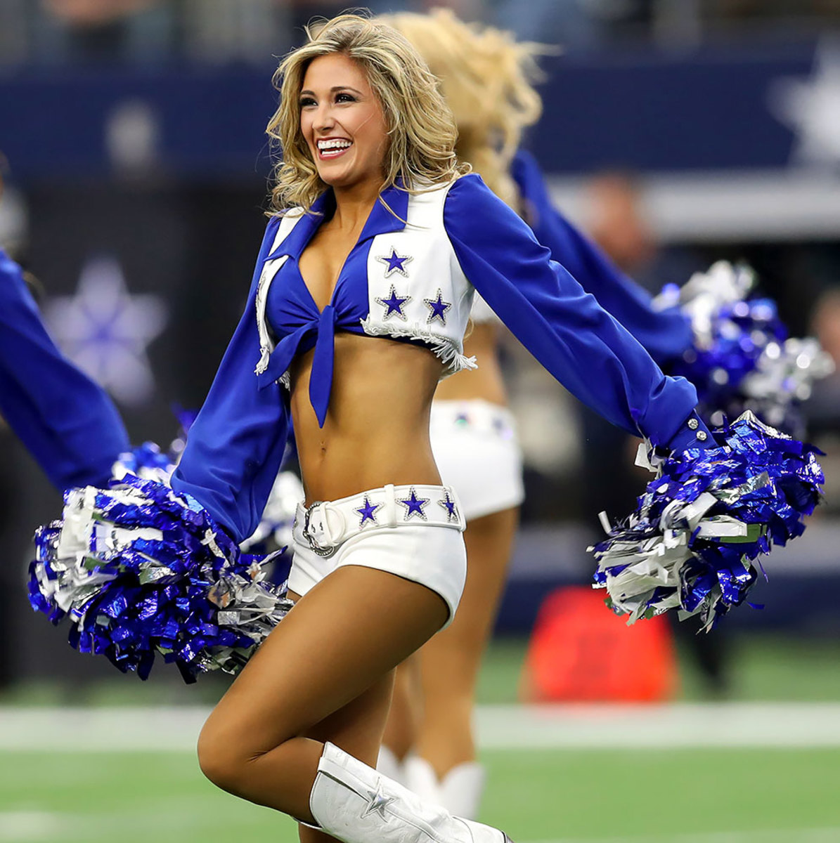 Dallas-Cowboys-cheerleaders-GettyImages-624691336_master.jpg