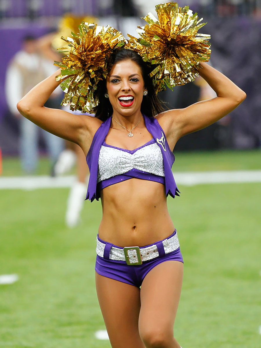 Minnesota-Vikings-cheerleaders-AP_16325769335306.jpg