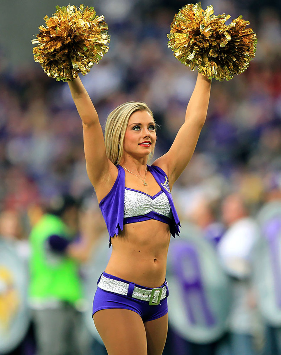 Minnesota-Vikings-cheerleaders-AP_16325769228892.jpg