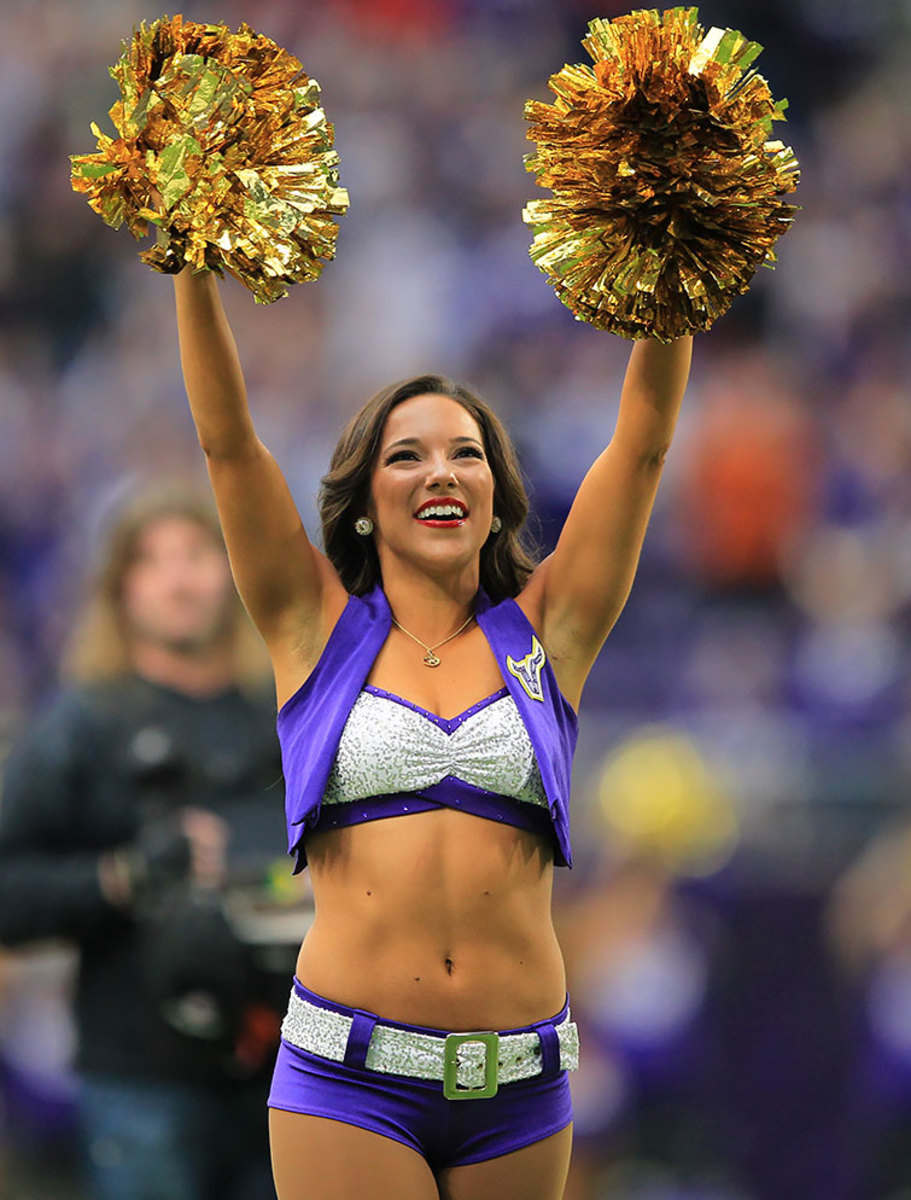 Minnesota-Vikings-cheerleaders-AP_16325769365002.jpg