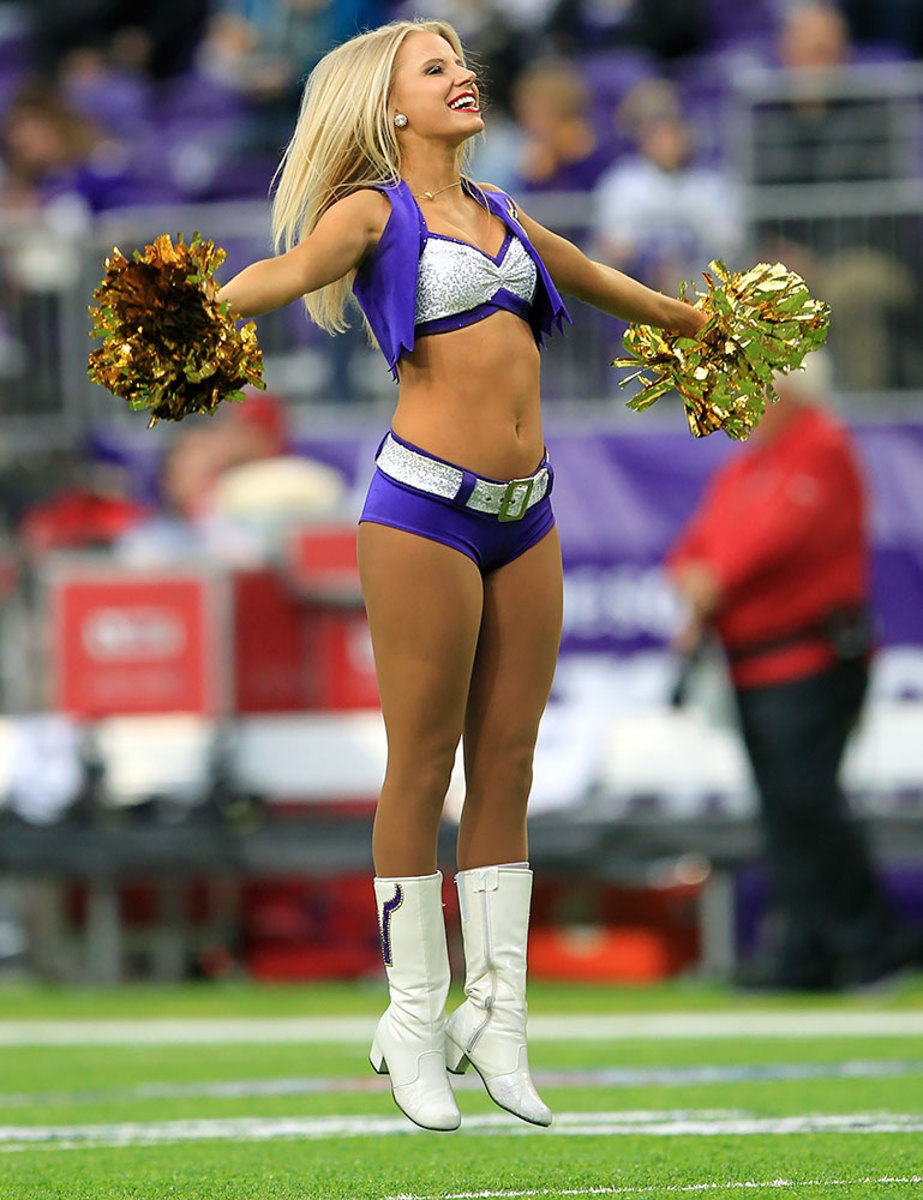 Minnesota-Vikings-cheerleaders-AP_16325769171651.jpg